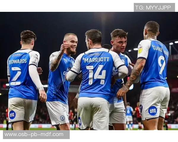 绝美足球场与球星魅力的独特差异与内在联系分析